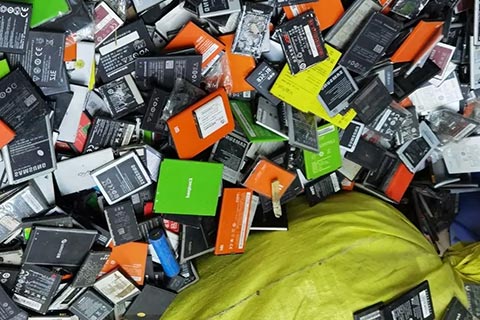 赤壁新店专业回收废铅酸电池✔铁锂电池回收✔高价回收艾佩斯电池